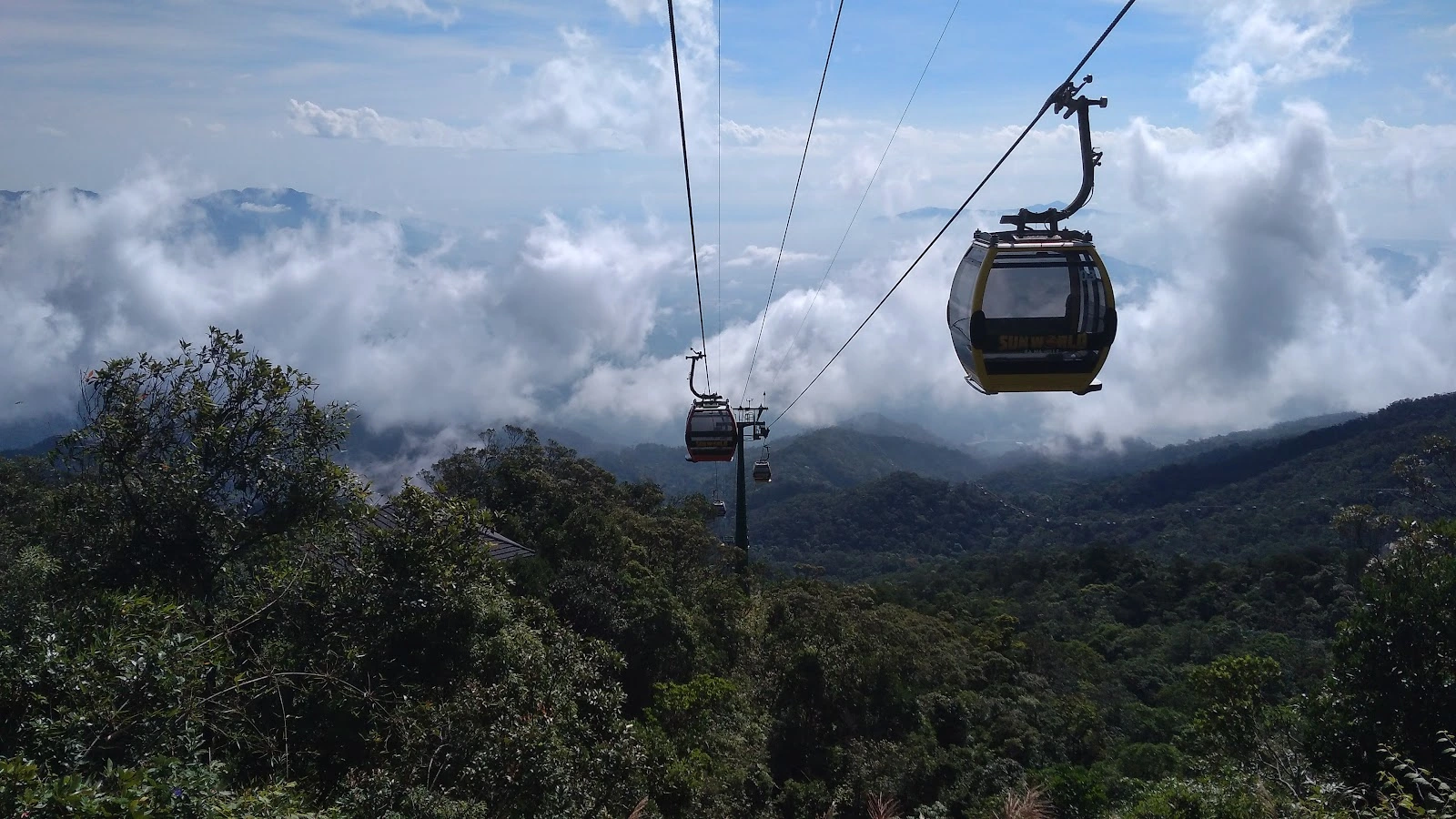 Kinh nghiệm tham quan khu du lịch Ba Na Hills từ A-Z: cáp treo, Cầu Vàng, ăn chơi cả ngày