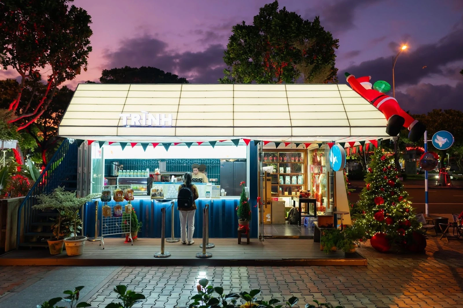 Trình Café: Beautiful Café by the Han River in Da Nang