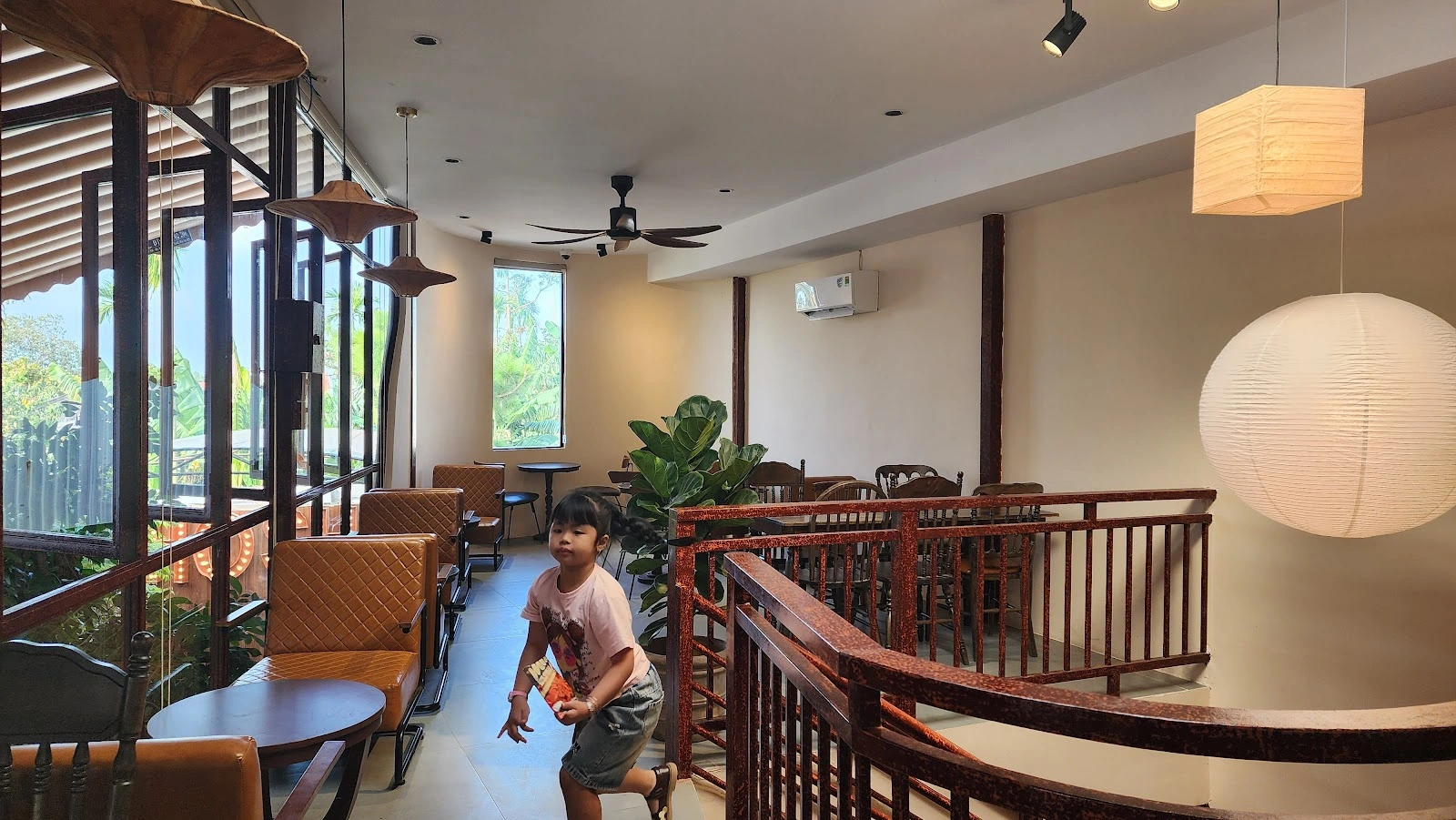 HOSHI KAFE Đà Nẵng: Không Gian Chill Và Đồ Uống Ngon Giá Rẻ