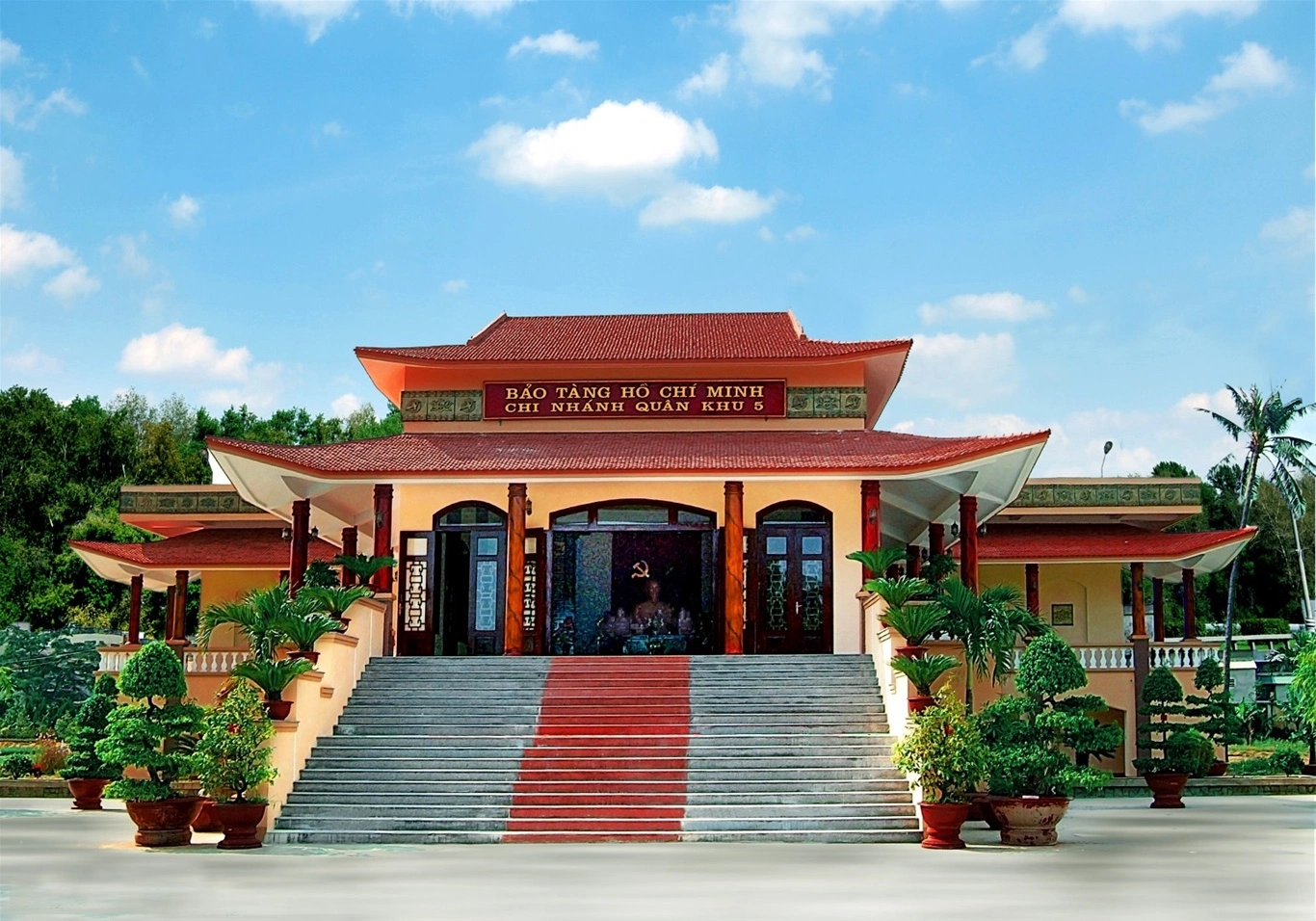 Visit the Ho Chi Minh Museum exhibition area