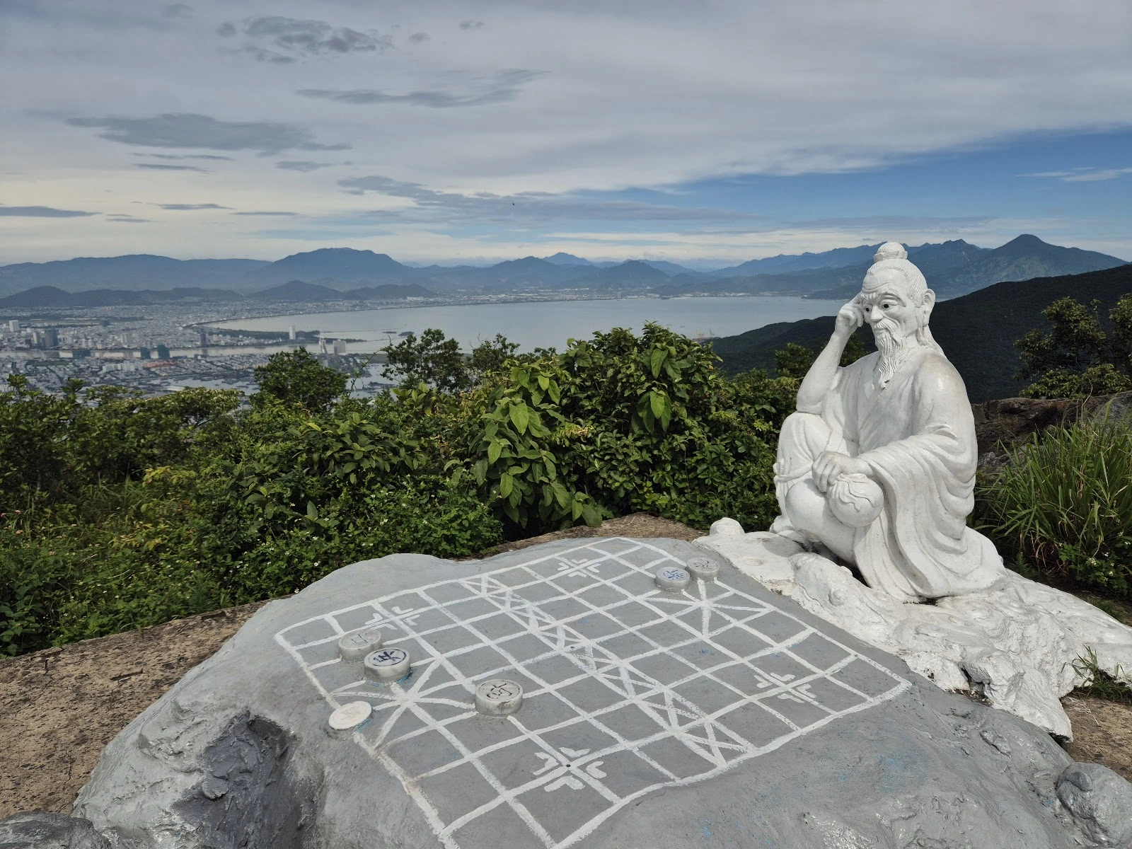征服棋盘顶：在荒野自然中开启迷人的徒步之旅