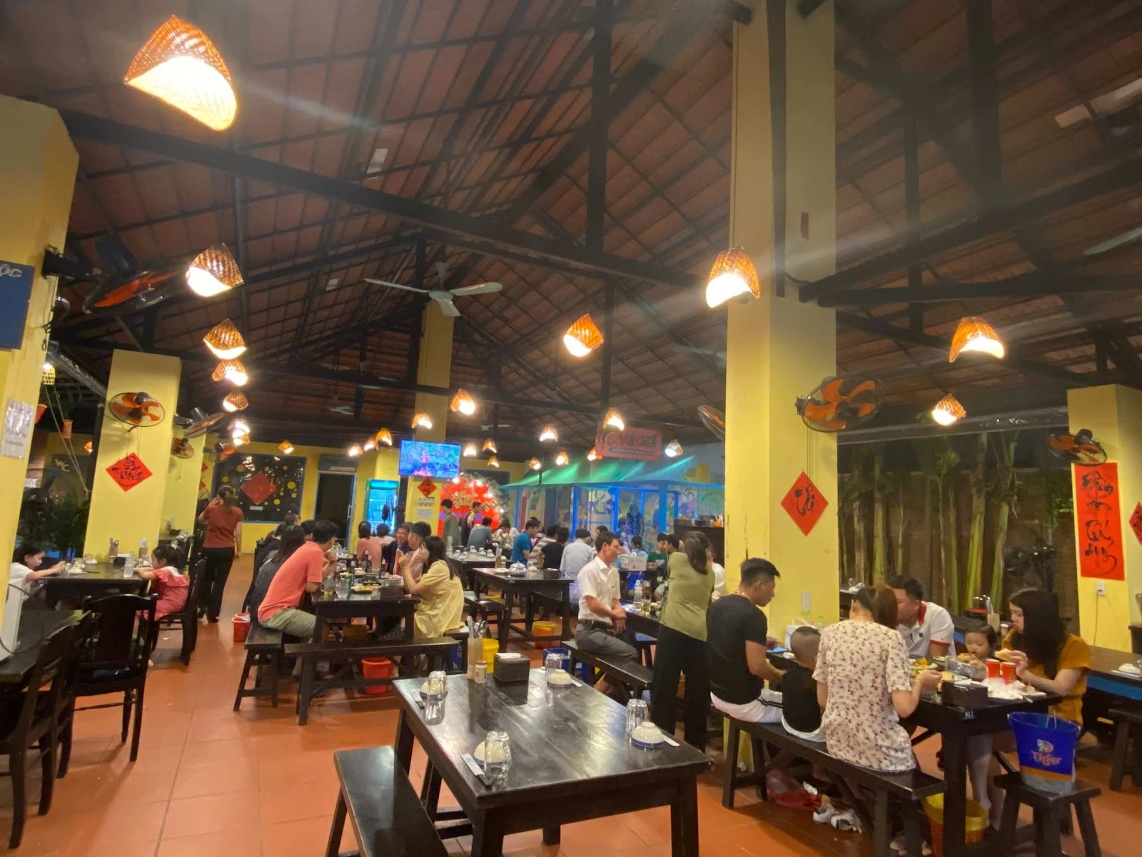การกินซีฟู้ดที่ Mộc Quán Đà Nẵng: ข้อเสนอแนะสำหรับการเดินเล่นยามเย็นที่ Sơn Trà