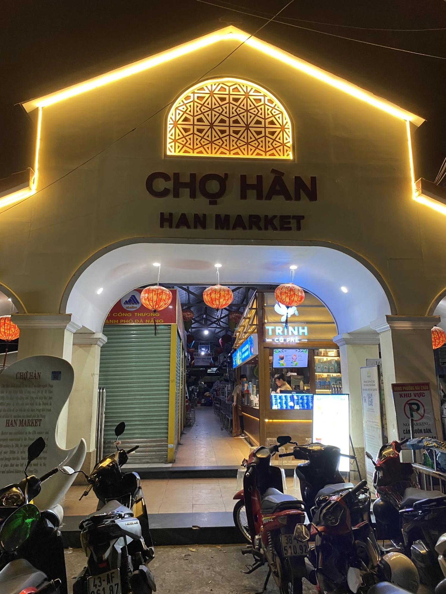 Han Market Da Nang: Experience Buying Specialties, Souvenirs & Snacking in the City Center