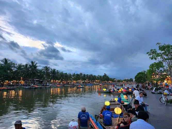 มาถึงฮอยอัน - แวะที่จัตุรัสซงฮว่าย
