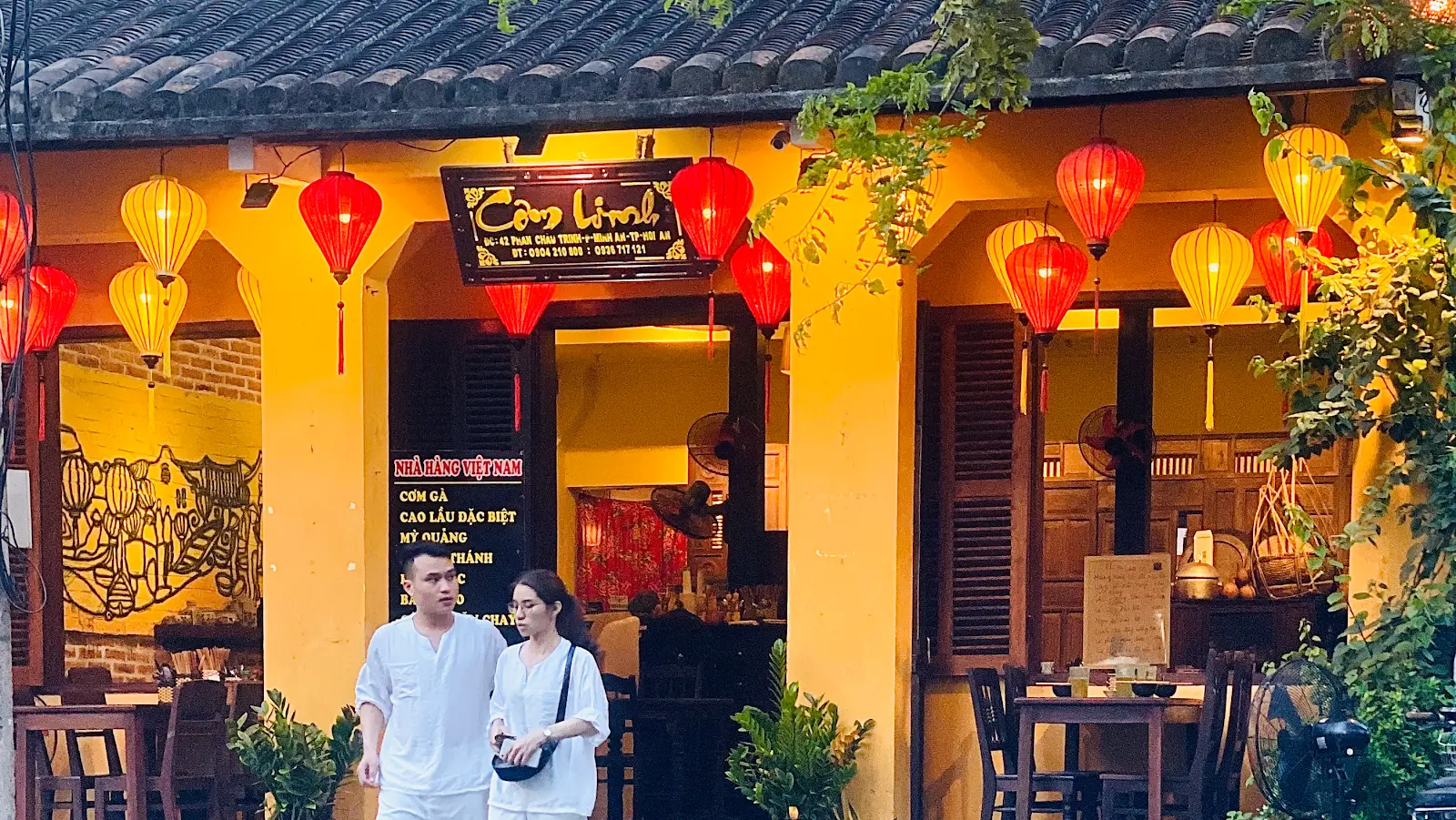 Com Linh Hoi An – 치킨라이스, 로스트덕 포 온 Phan Chu Trinh 거리