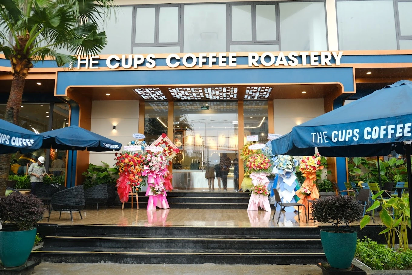 The Cups Coffee Roastery on Nguyen Van Thoi Street – Freshly Roasted Coffee & Pastries Near Da Nang Beach