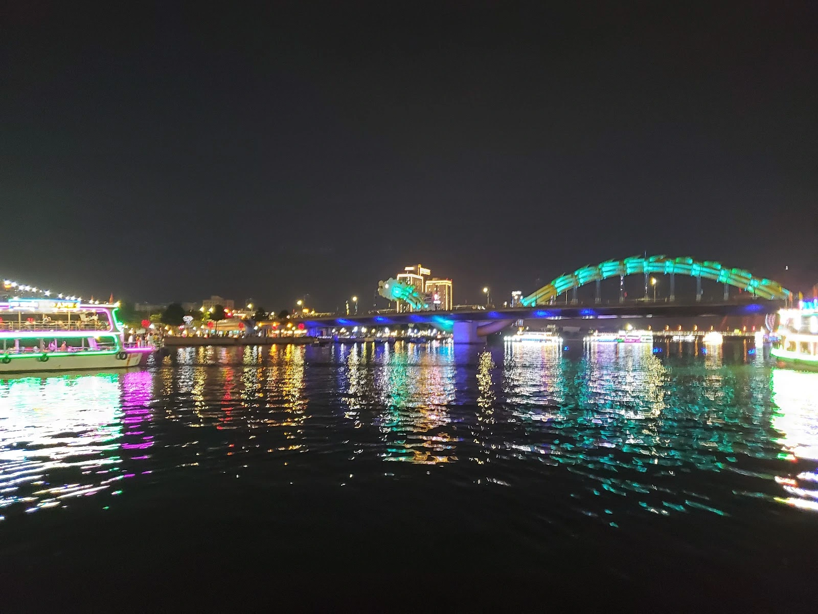 Han River Cruise Da Nang: Review of the experience of watching bridges and night views