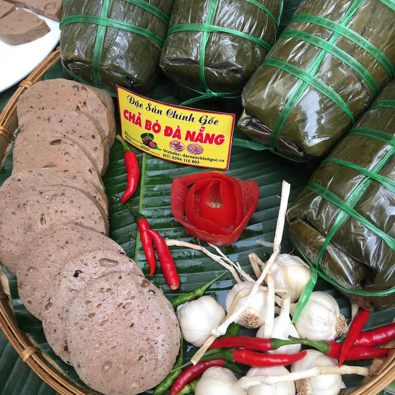 ซื้อหมูยอเนื้อวัวและแหนมหมูเป็นของฝาก