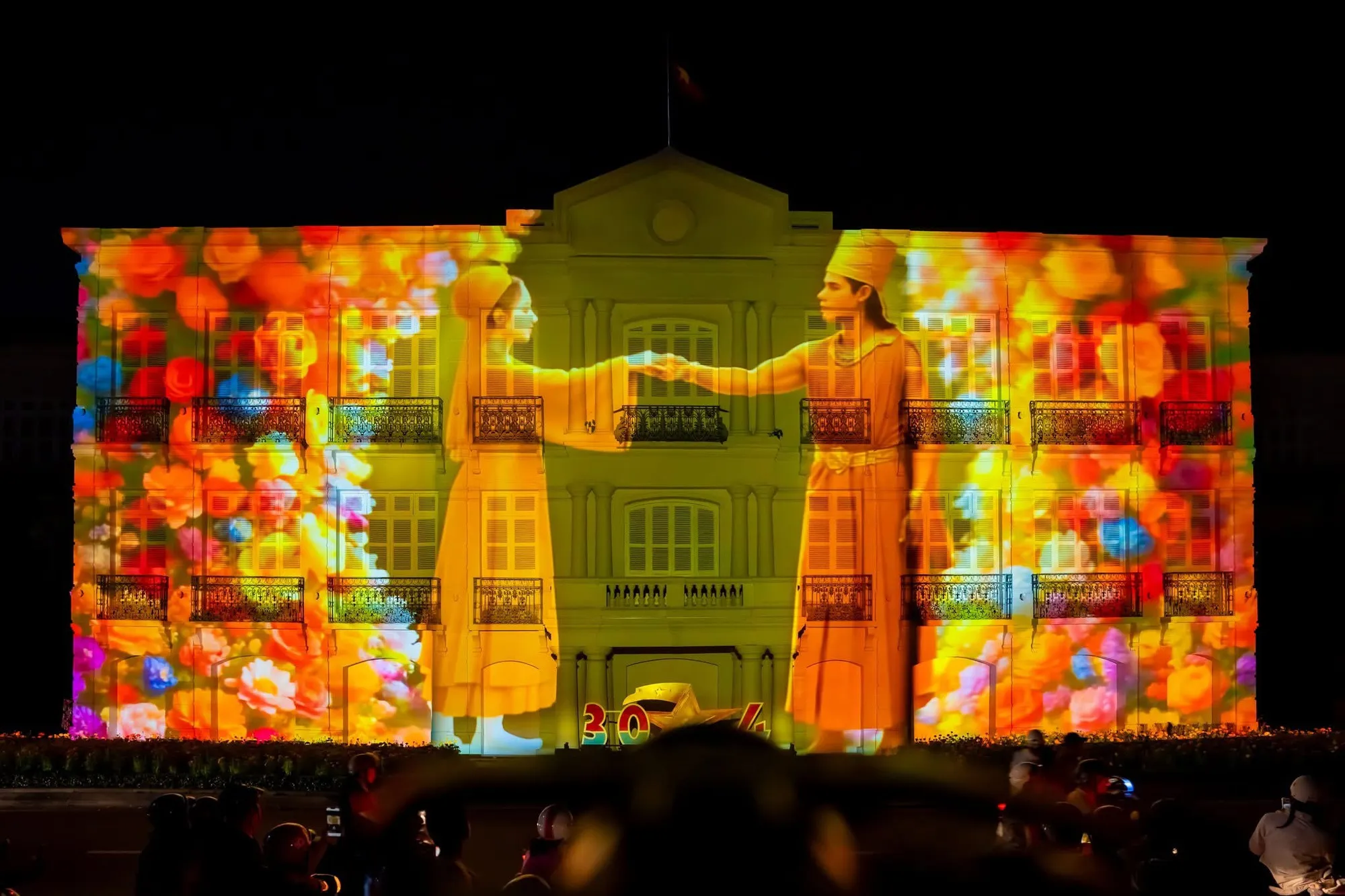 Experience screenings & interactive screens