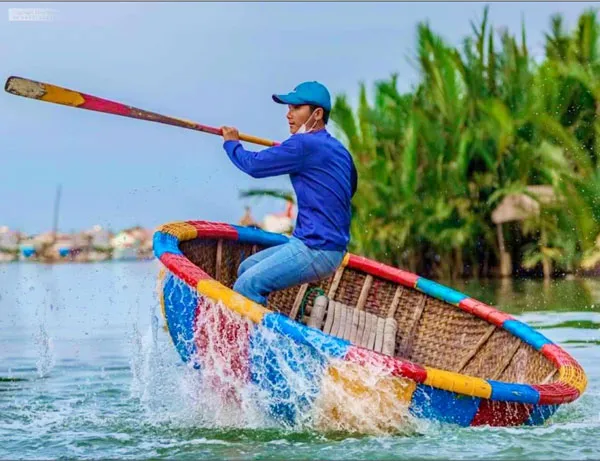 Xem biểu diễn quay thúng & hoạt náo