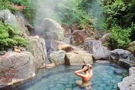 แช่น้ำพุร้อนที่โซน Thermal Springs