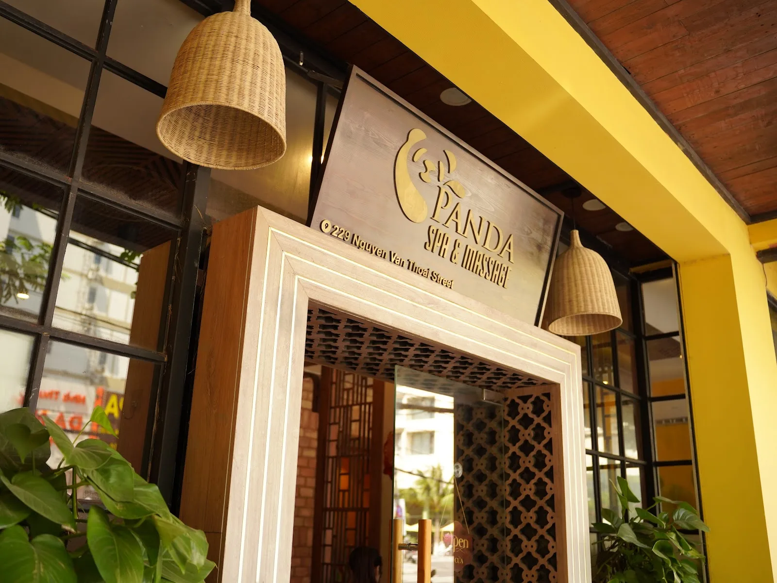 Panda Spa & Massage on Nguyen Van Thoi Street, Da Nang – Late-night spa and massage open from 09:00–23:45