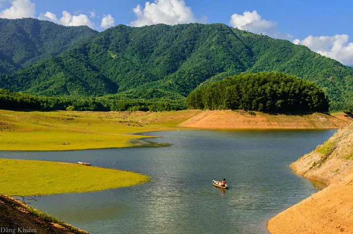 Hồ Hòa Trung Đà Nẵng: Tọa Độ Cắm Trại Và Sống Ảo Thảo Nguyên Sát Vách Phố Thị
