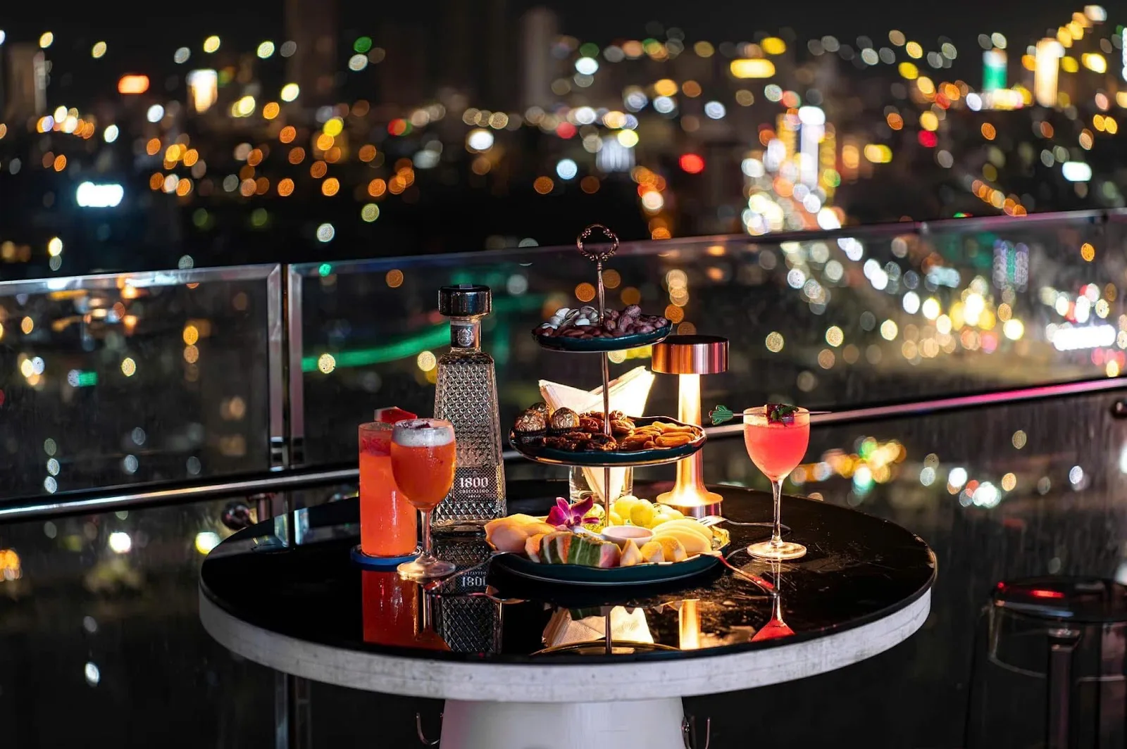 Sky36 Dining & Bar 大拿 – Novotel 大拿最豪华的屋顶酒吧