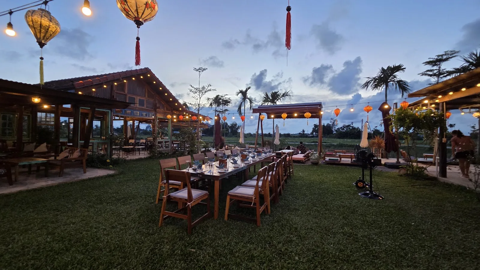 Roving Chill House – Mô Hình Cà Phê View Đồng Ruộng Nhà Hàng Kết Hợp Ở Hội An