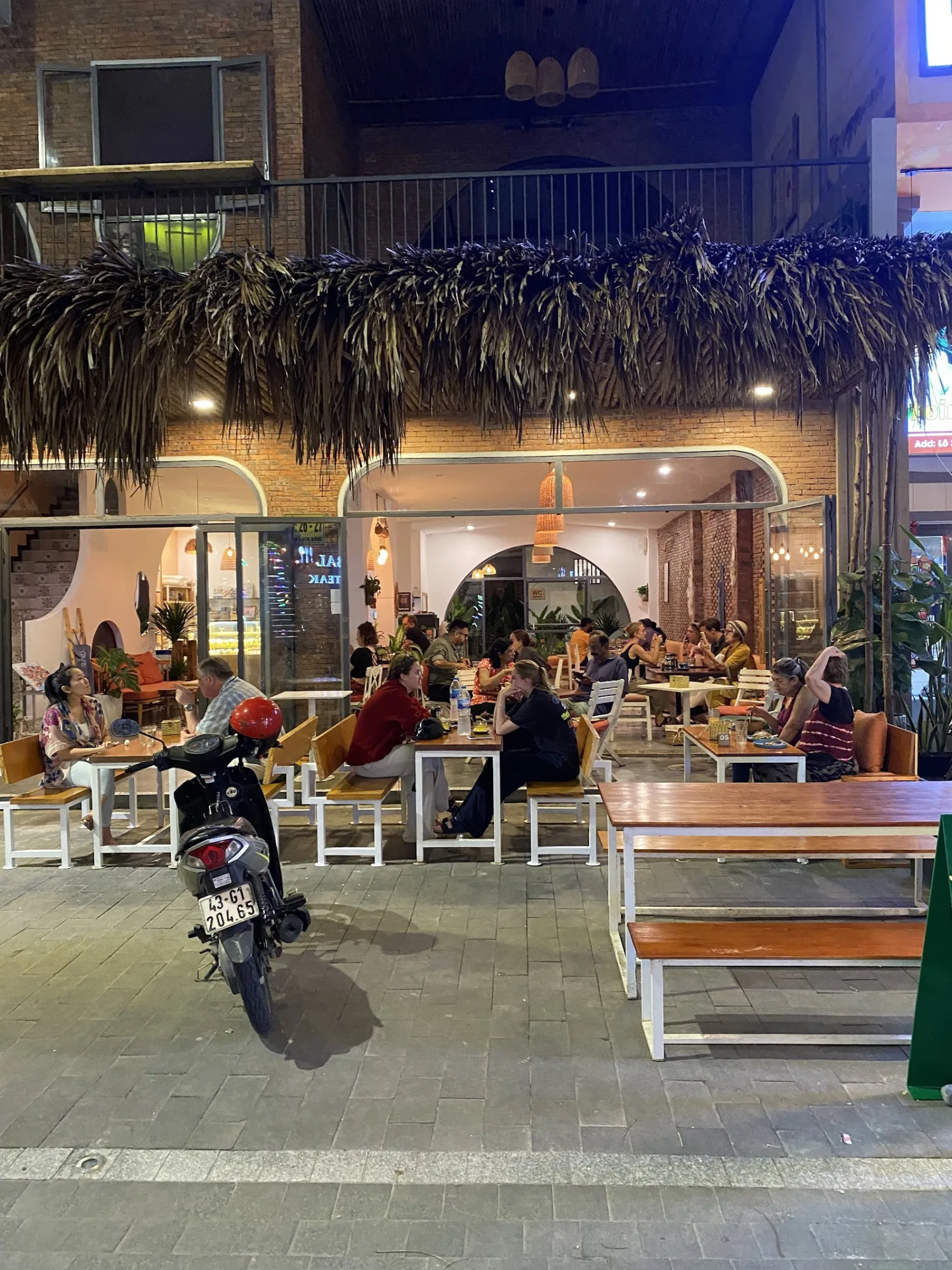 Roots Plant-Based Cafe Đà Nẵng – Nhà Hàng Thuần Chay Bắt Nguồn Từ Sự Tử Tế