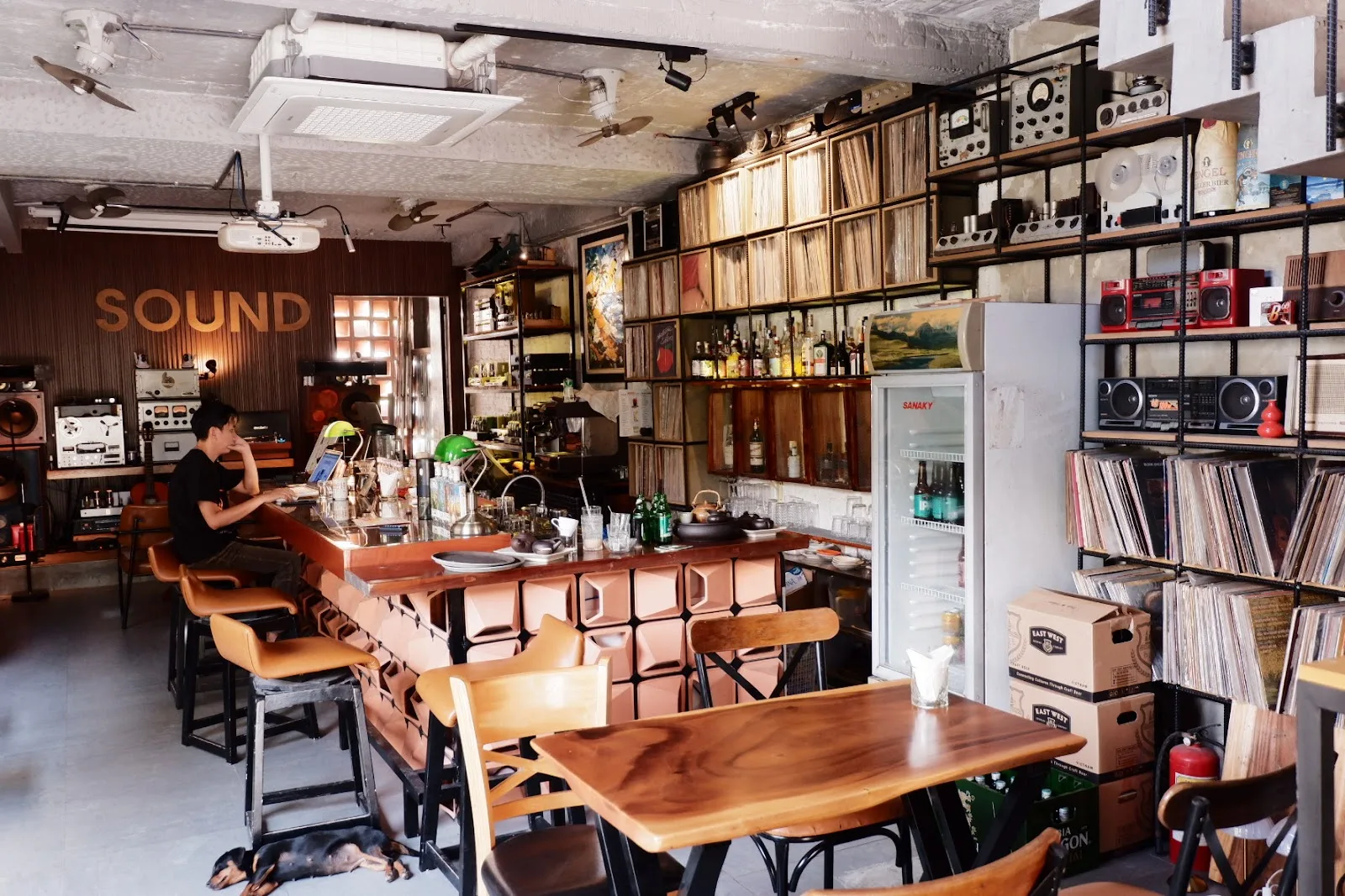 Sound Cafe Đà Nẵng – Nơi Nghe Nhạc, Không Gian Yên Tĩnh Tại An Cư 6
