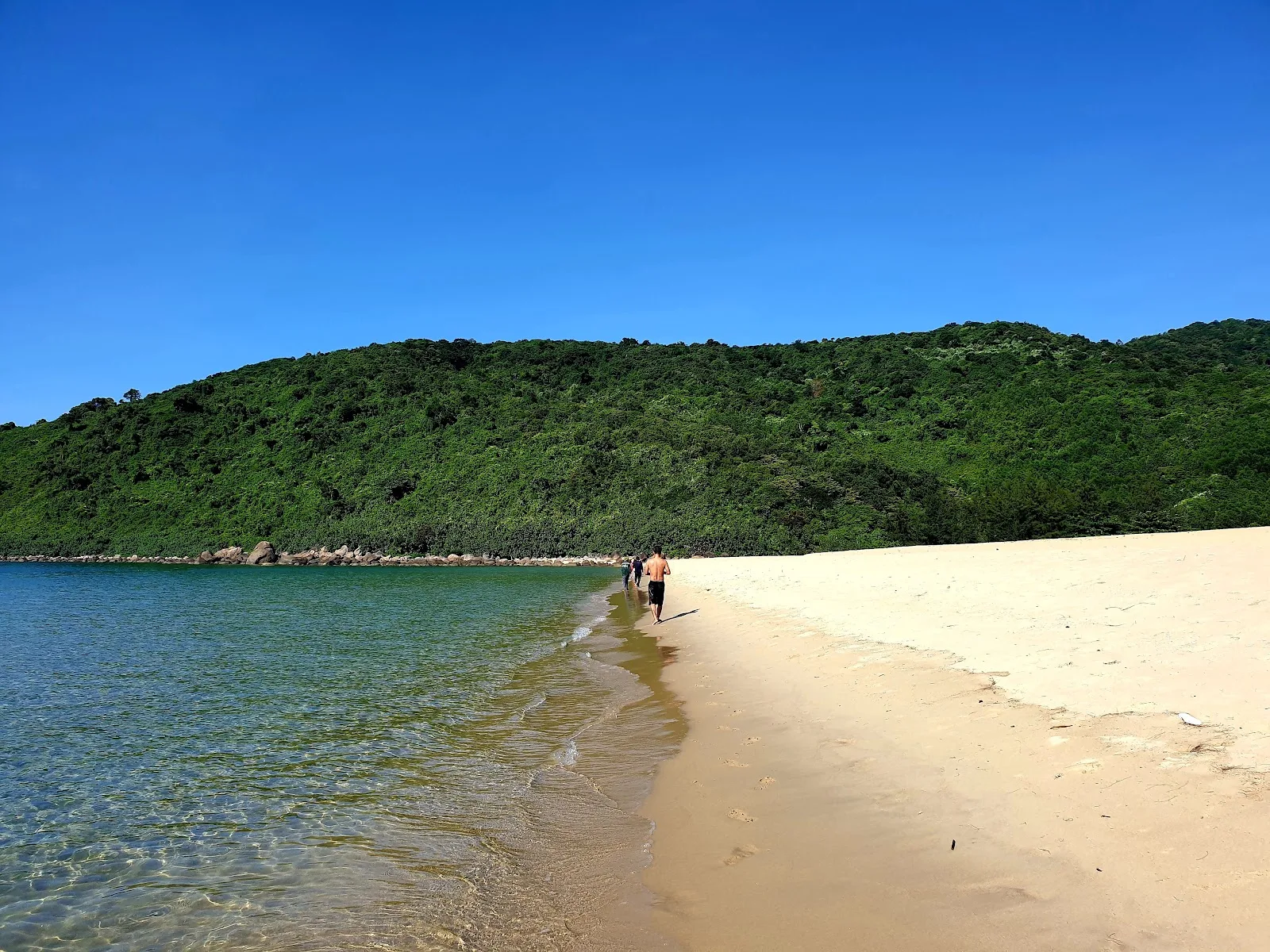 Trekking Bãi Chuối Đà Nẵng: Cắm Trại & Khám Phá Thiên Nhiên Hoang Sơ 2026