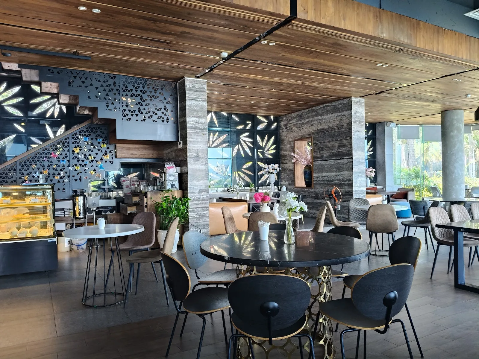 Memory Lounge Đà Nẵng: Điểm Thư Giãn Ven Sông Hàn Đẳng Cấp Với Thực Đơn Âu Và Nhạc Sống