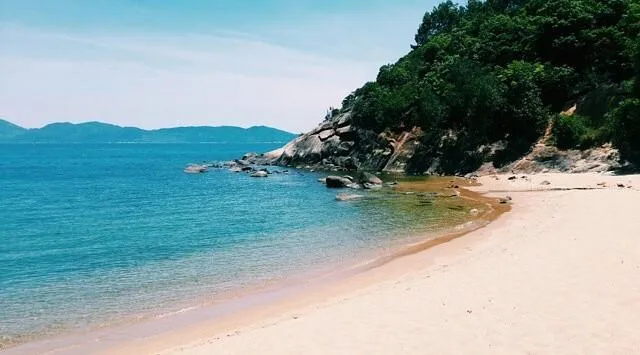 Bãi Cát Vàng Đà Nẵng Có Gì? Trải Nghiệm Thật Từ Người Địa Phương Ở Sơn Trà