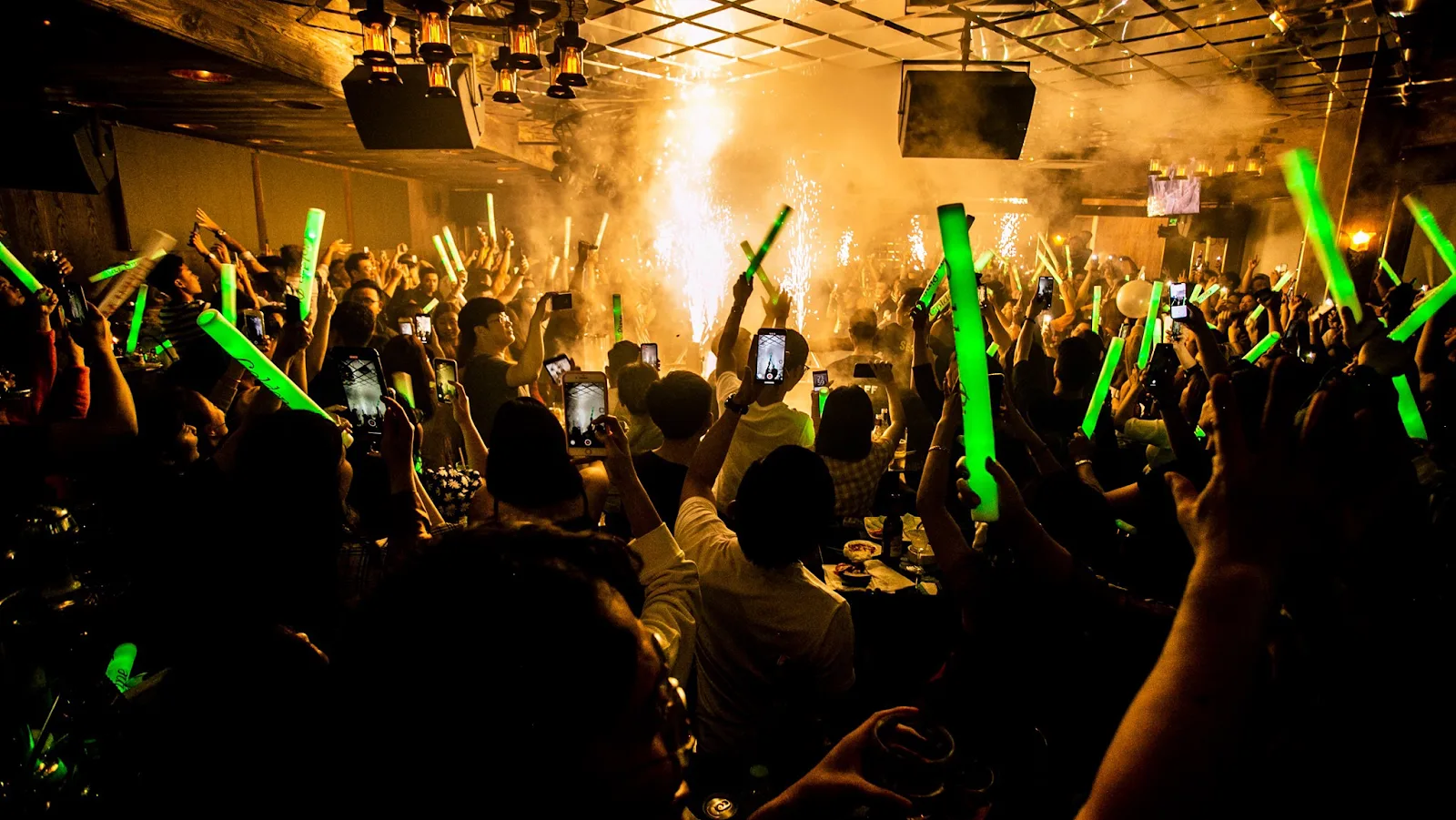 New Golden Pine Club：提供现场音乐的酒吧和酒馆，汉江景观，开门至凌晨4点