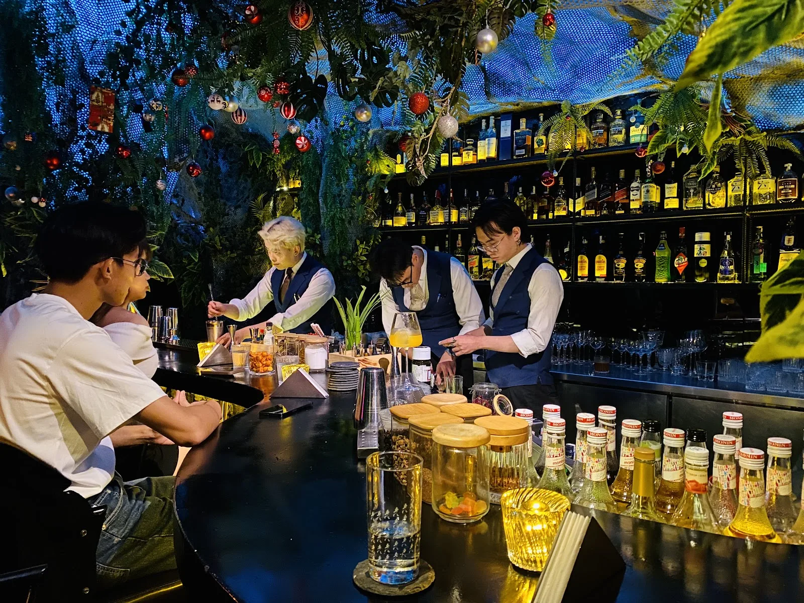 Kết High - Cocktail Bar Tầng 3 View Bạch Đằng Sôi Động Và Đẳng Cấp