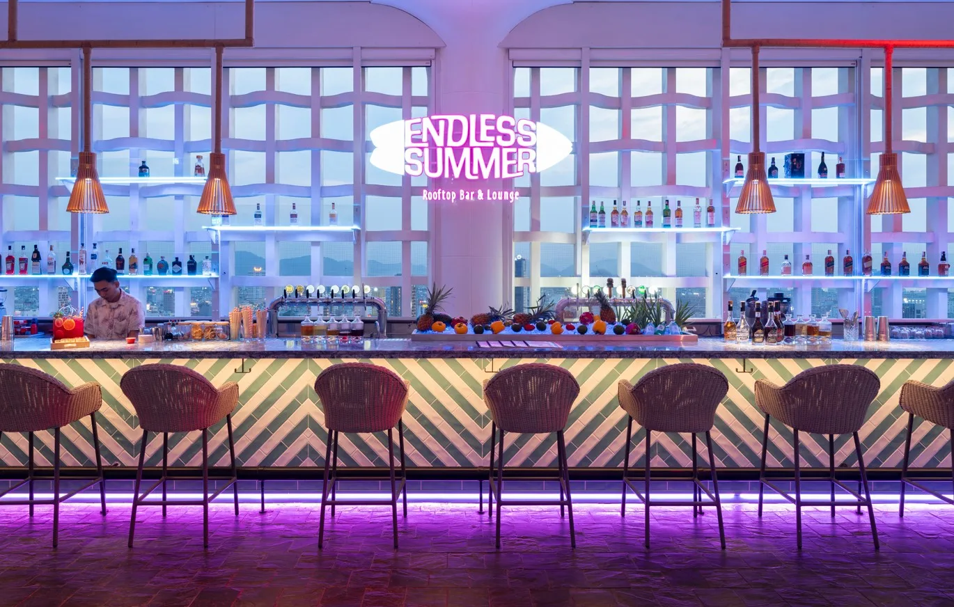 Endless Summer Rooftop Pool & Bar – 汉江壮丽景色游泳池酒吧