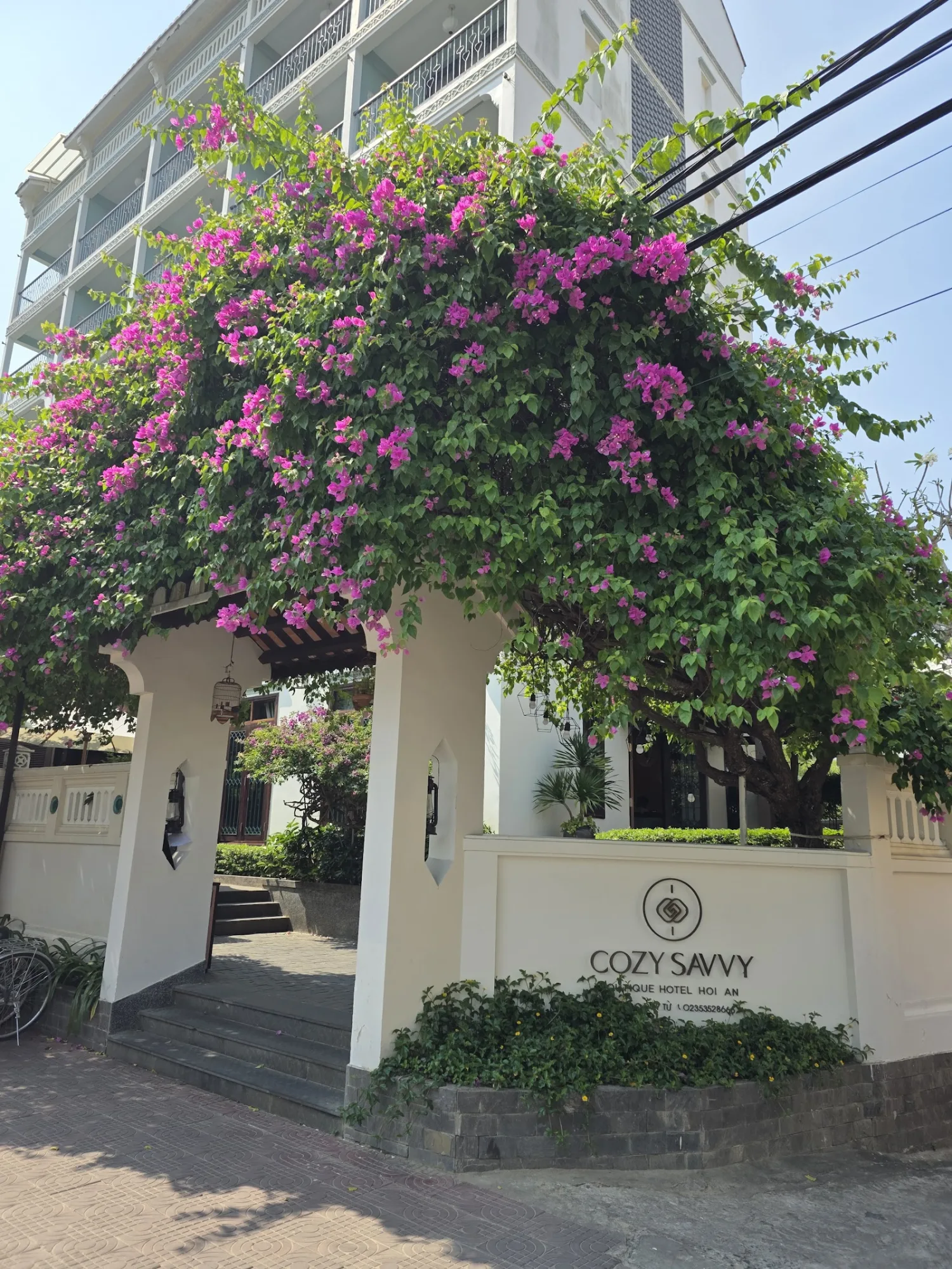 Cozy Savvy Boutique Hotel & Spa – Khách Sạn Gần Chùa Cầu Có Hồ Bơi Vô Cực View Sông