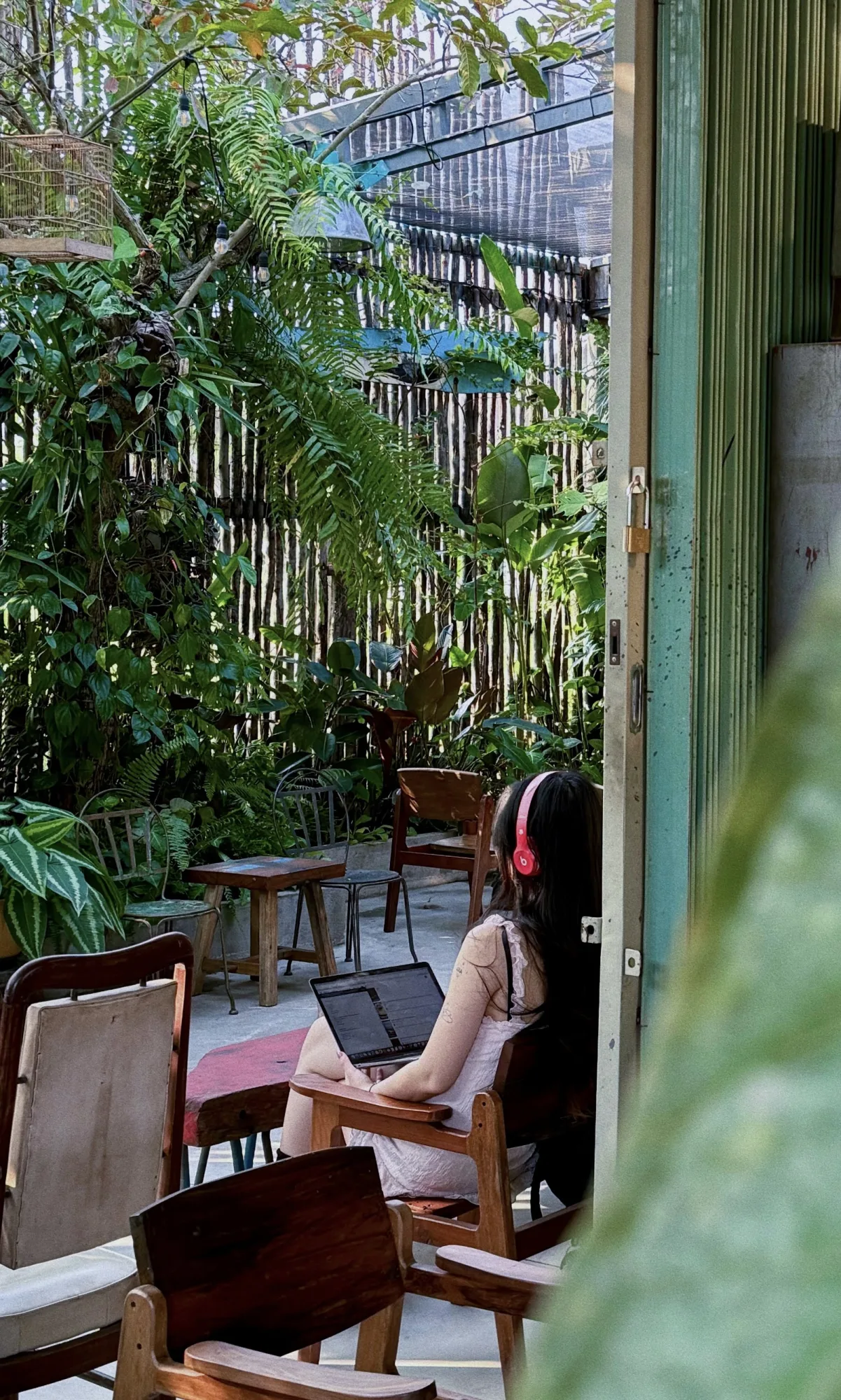 Nối - The Cabin: Quán Cà Phê Vintage View Âu Thuyền Thọ Quang Cực Chill Tại Đà Nẵng