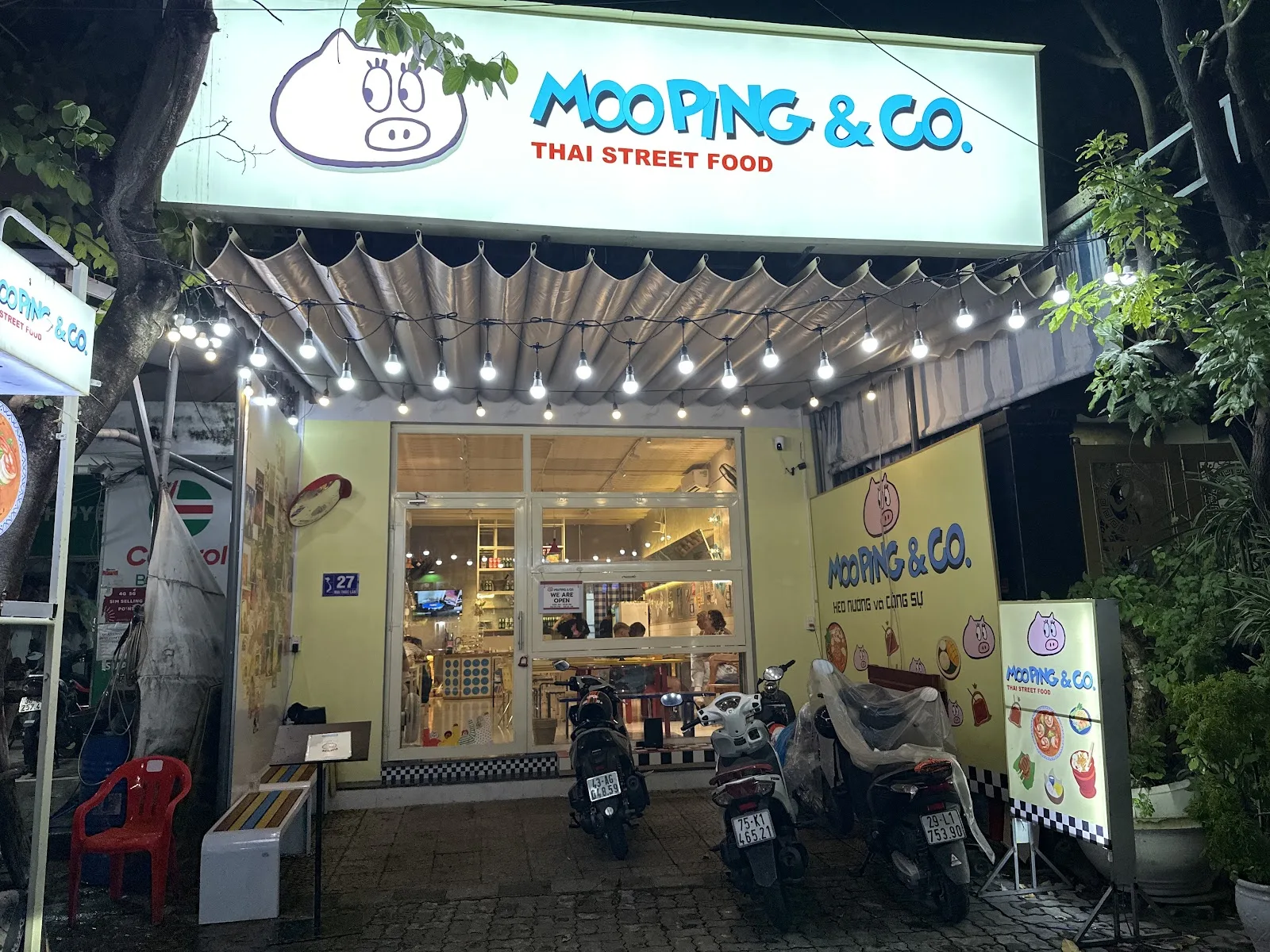Mooping & Co: Authentic Thai Restaurant with Pad Thai and Green Curry in Da Nang