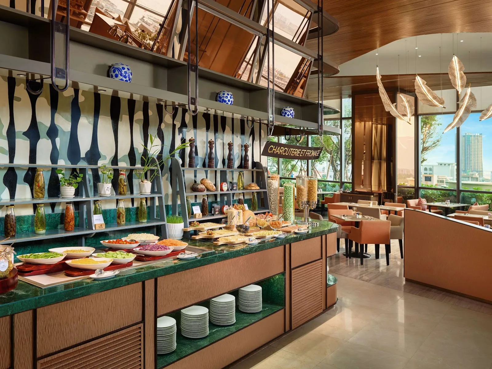 The Square Restaurant: Novotel 다낭의 고급 해산물 뷔페와 일식 레스토랑