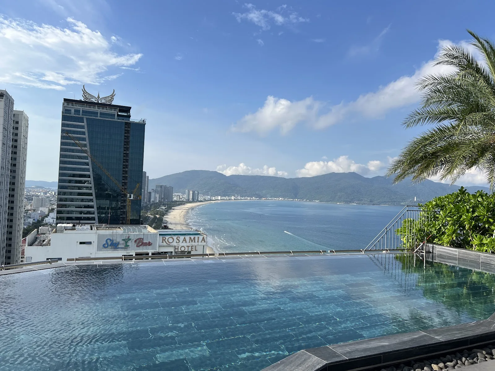 M Hotel Da Nang: Modern Hotel with My Khe Beach View and Beautiful Infinity Pool
