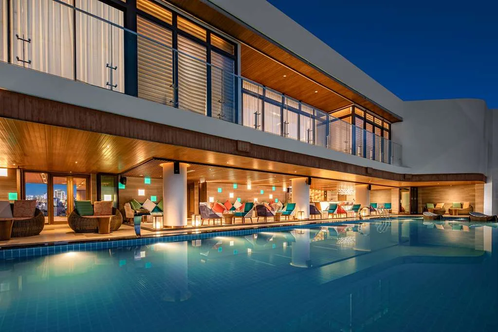 Radisson Hotel Danang: Ghé Thăm Khách Sạn 5 Sao Có Rooftop Bar Ngắm Hoàng Hôn Đẹp Nhất