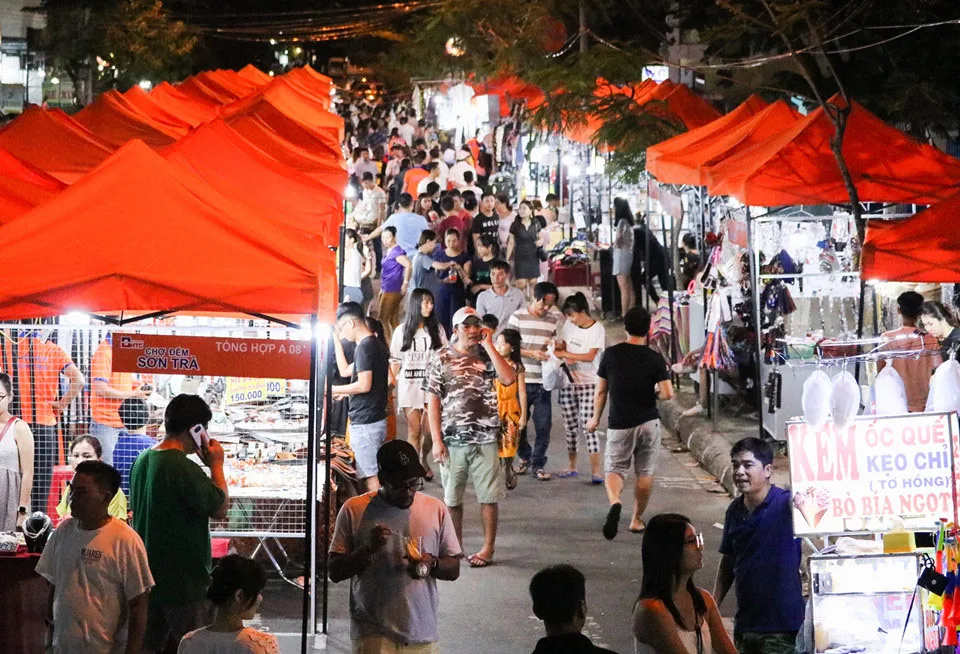市場を散策してダナンの夜の雰囲気を感じる