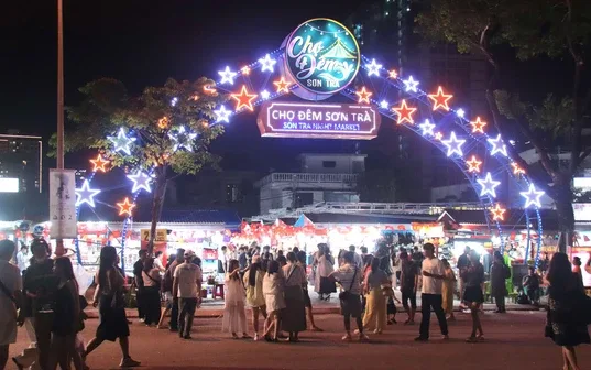 週末の夜に訪れて、最高の「バイブス」を体験する