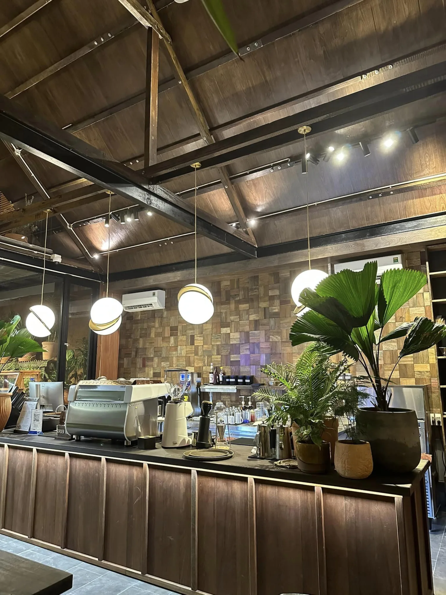 Candles Café: Quán Cà Phê Sân Vườn Đẹp Và Yên Tĩnh Tại Hòa Xuân Đà Nẵng