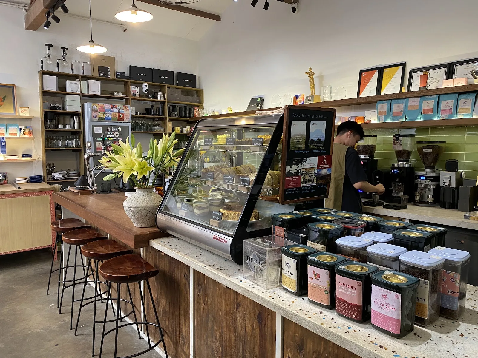 Àla Cafe: Quán Cà Phê Thủ Công Tối Giản Và Yên Tĩnh Trong Hẻm Tại Đà Nẵng