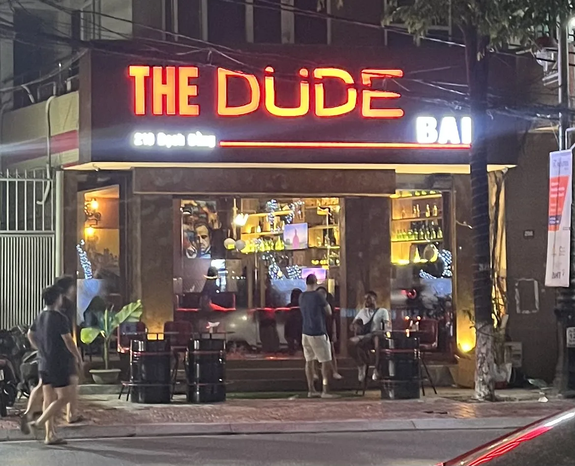 The Dude Bar Danang: Bar Ven Sông Hàn View Cầu Rồng Mở Cửa Đến 2h Sáng