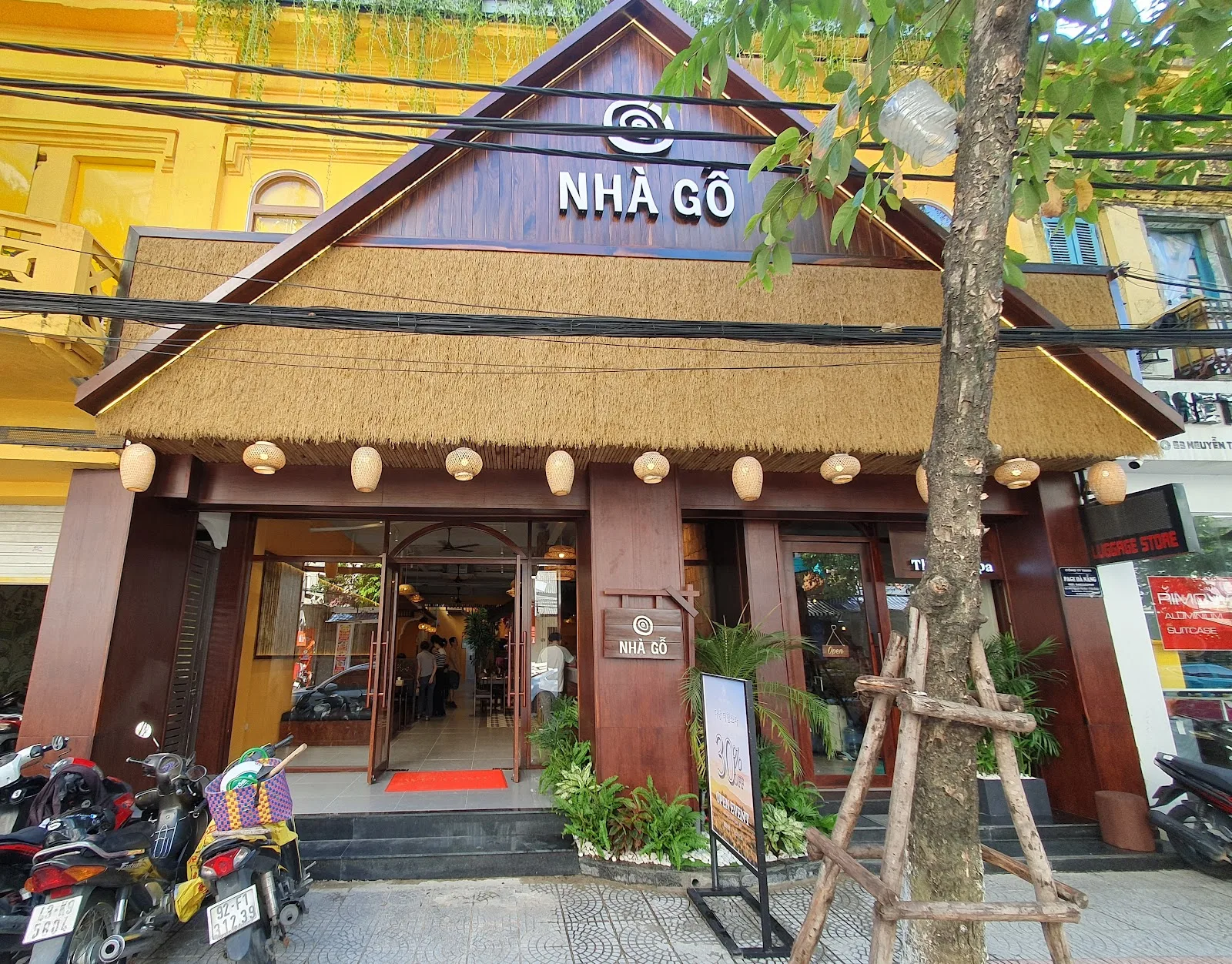 Nhà Gỗ Việt Đà Nẵng: Nhà Hàng Món Việt Ấm Cúng Tại Đường Nguyễn Thái Học