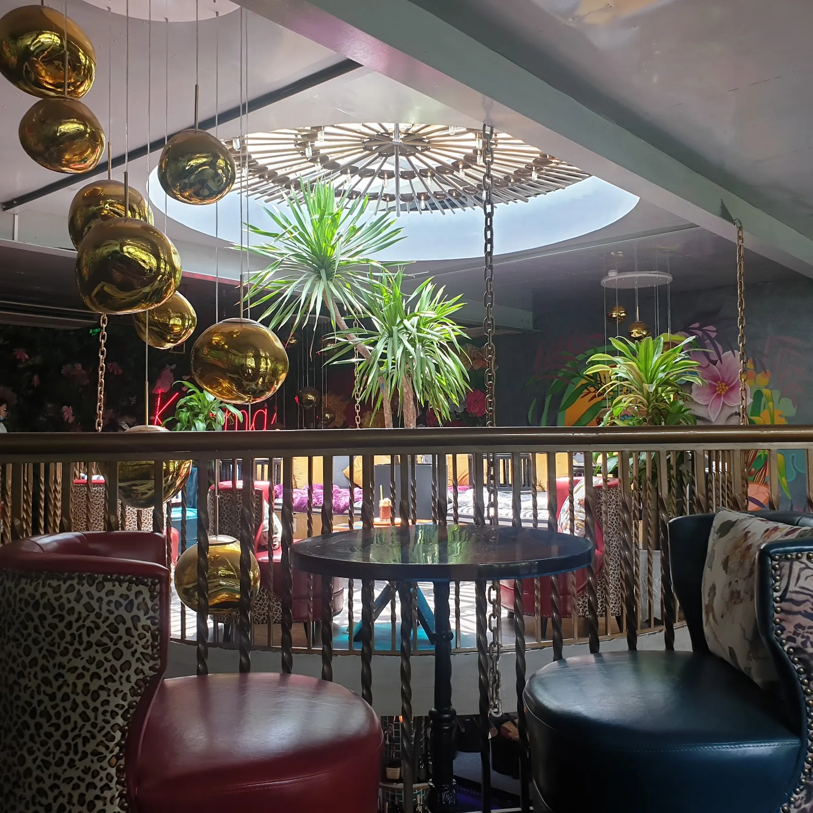 Locus Cocktail Club Đà Nẵng: Lounge Bar Hiện Đại Mở Cửa Đến 3h Sáng Tại Hải Châu