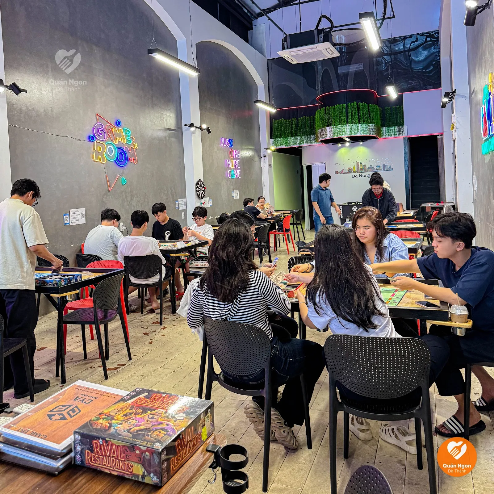 CYA Board Game & Cafe ダナン: ダナンのハイチャウ地区にあるプライベートルーム付きボードゲームカフェ
