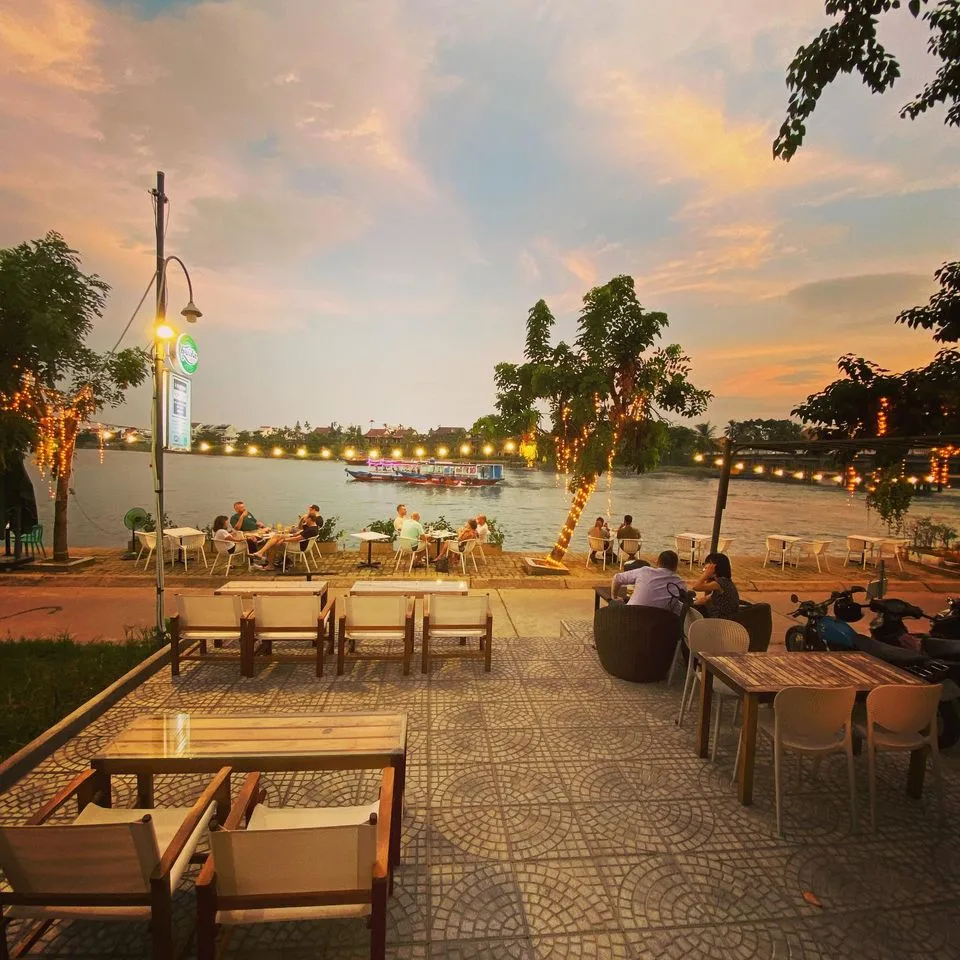 3 Dragons Sports Bar & Restaurant: Enjoy Cold Beer and European Cuisine This Weekend