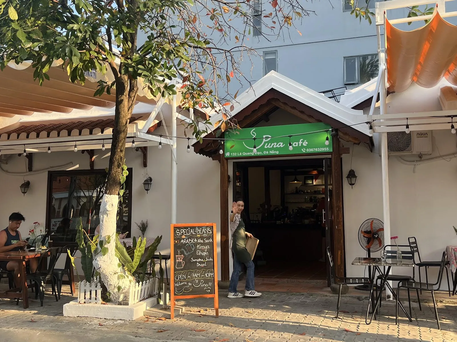 Puna Specialty Coffee & Eatery: Săn Ảnh Đẹp Và Thưởng Thức Americano Chuẩn Vị Roastery