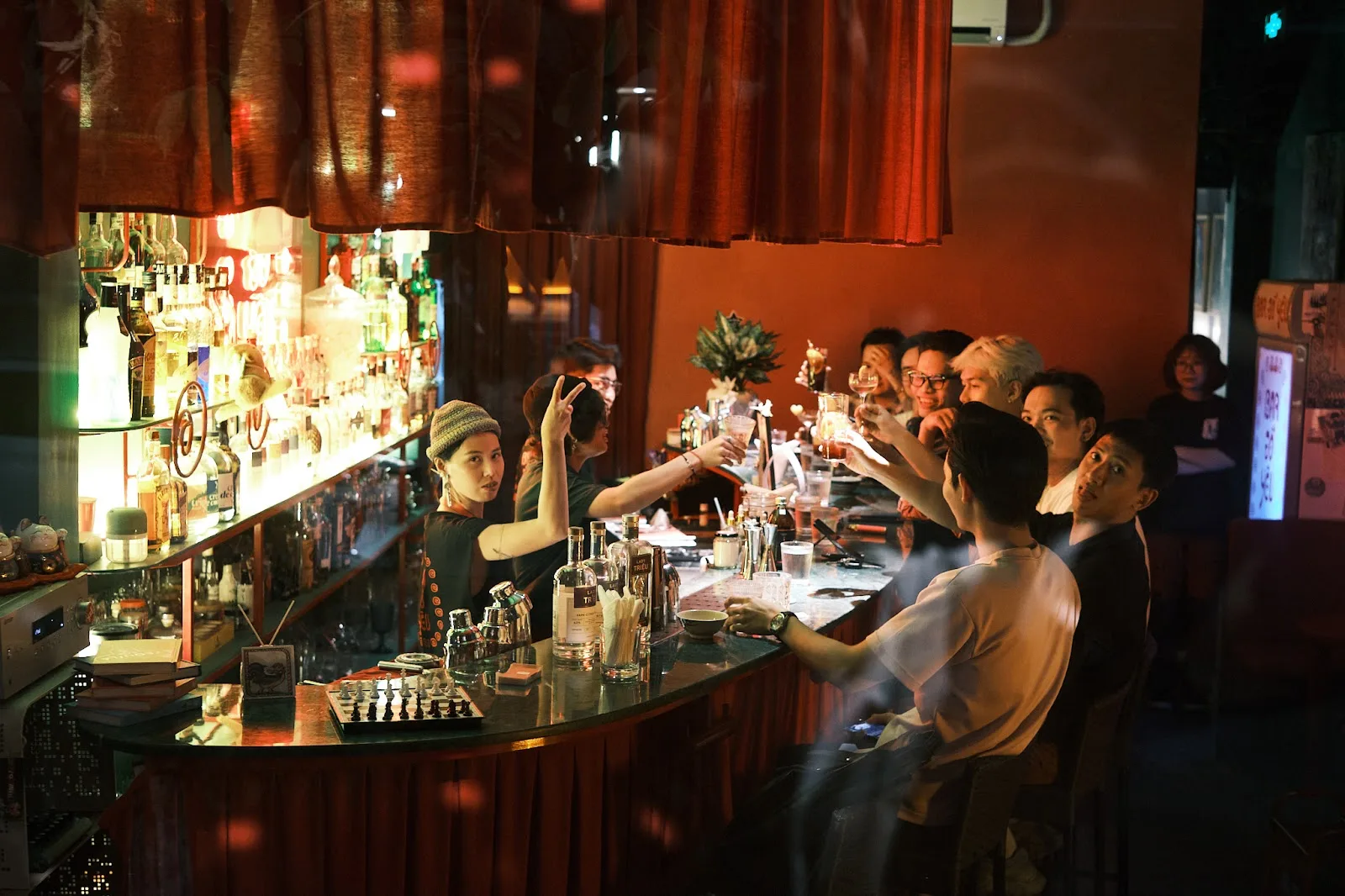 Bar Đồ Yêu - オーセンティック ベトナム カクテル ダナン: ハイチャウのライブミュージック カクテルバー