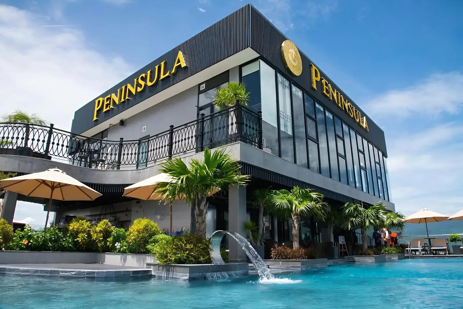 โรงแรมเพนินซูล่า ดานัง: โรงแรมวิวทะเลตรงข้ามหาดโวห์ เงวียน กิ๊าบ
