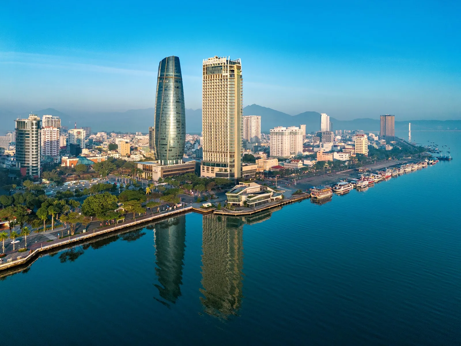 โรงแรม Novotel ดานัง: โรงแรมที่มีวิวแม่น้ำฮันและสระว่ายน้ำกลางแจ้งสุดหรู