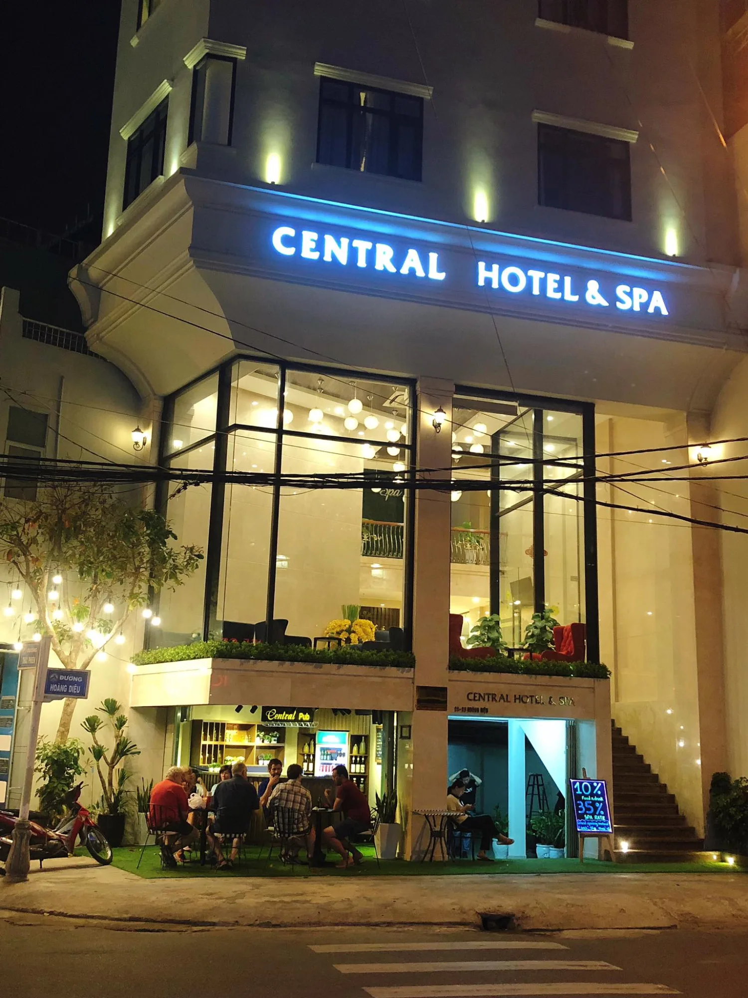 Central Hotel & Spa: Khách Sạn Trung Tâm Đà Nẵng Có Dịch Vụ Spa Và Chỗ Đỗ Xe Rộng Rãi