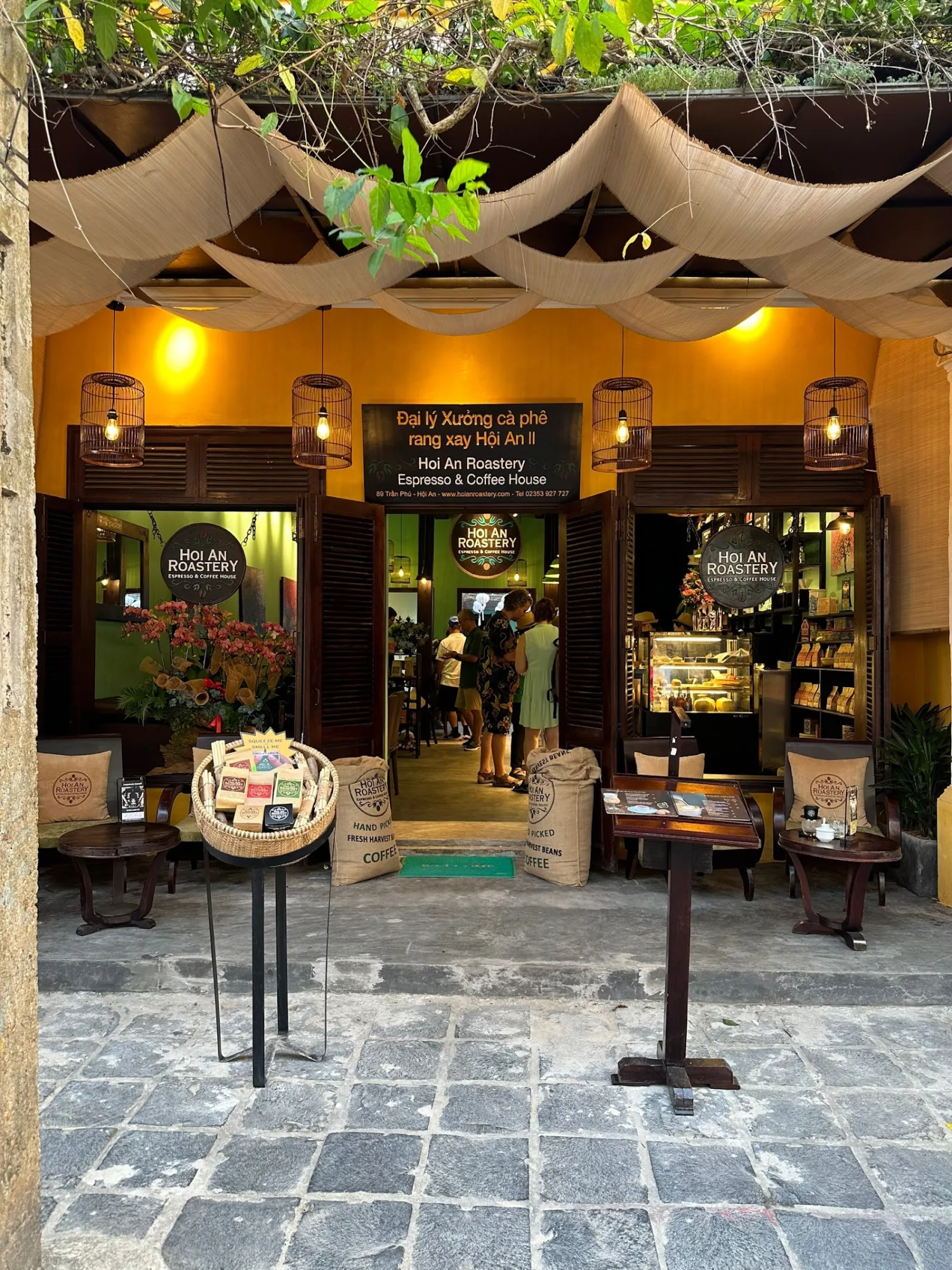 Hoi An Roastery Espresso & Coffee House II: Tiệm Cà Phê View Phố Cổ Đẹp Tại Trần Phú Hội An