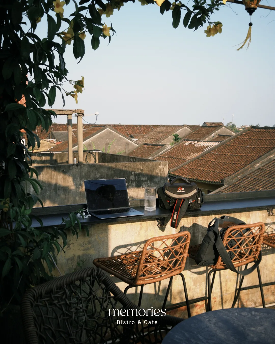 Memories Bistro & Cafe Hoi An: Quán Cà Phê View Rooftop Toàn Cảnh Phố Cổ Hội An Cực Đẹp
