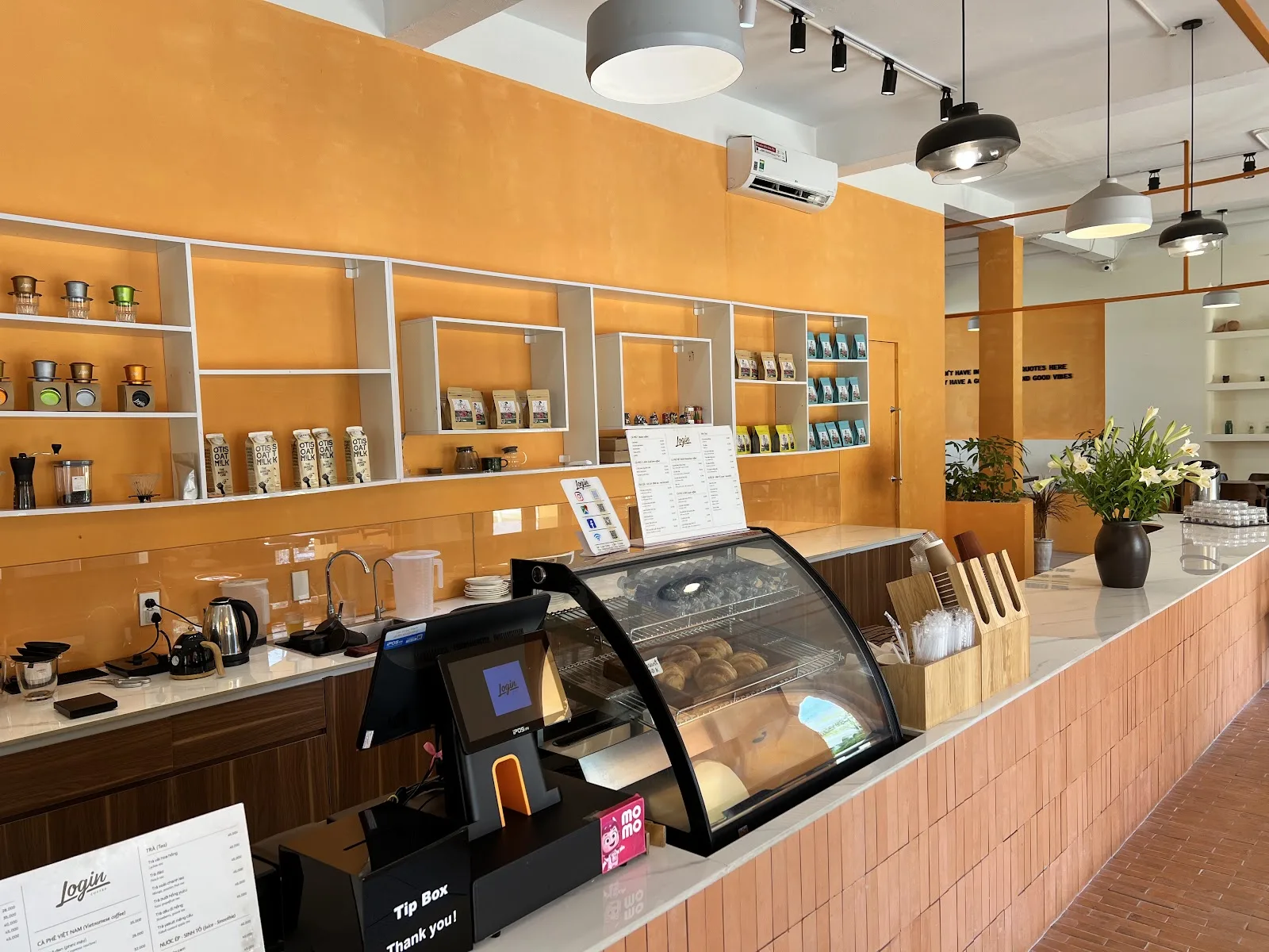 Login Coffee: Quán Cà Phê Làm Việc Và Học Tập Lý Tưởng Tại Nguyễn Văn Thoại